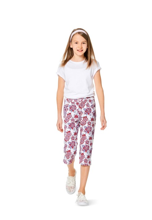 Pattern Capri pants with slits in the side seams (Burda 1/2017, pattern number 9368 B)