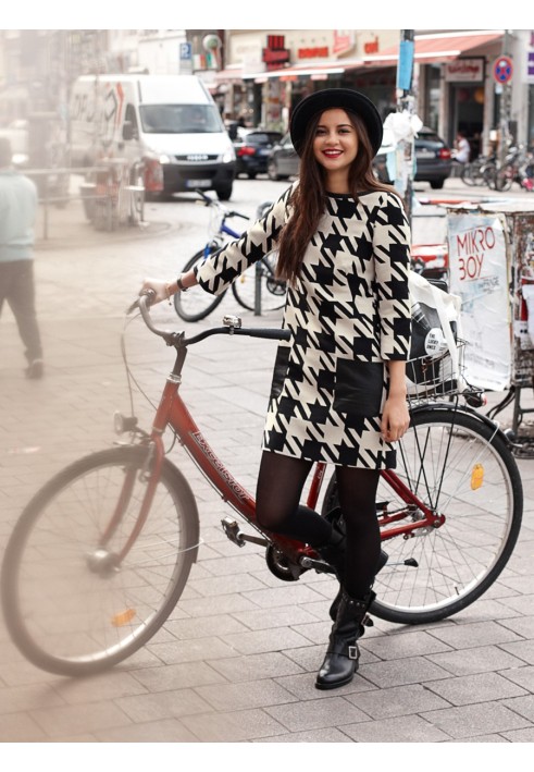 Pattern Mini dress in the style of the 60s (Burda 9/2012, pattern number 107)